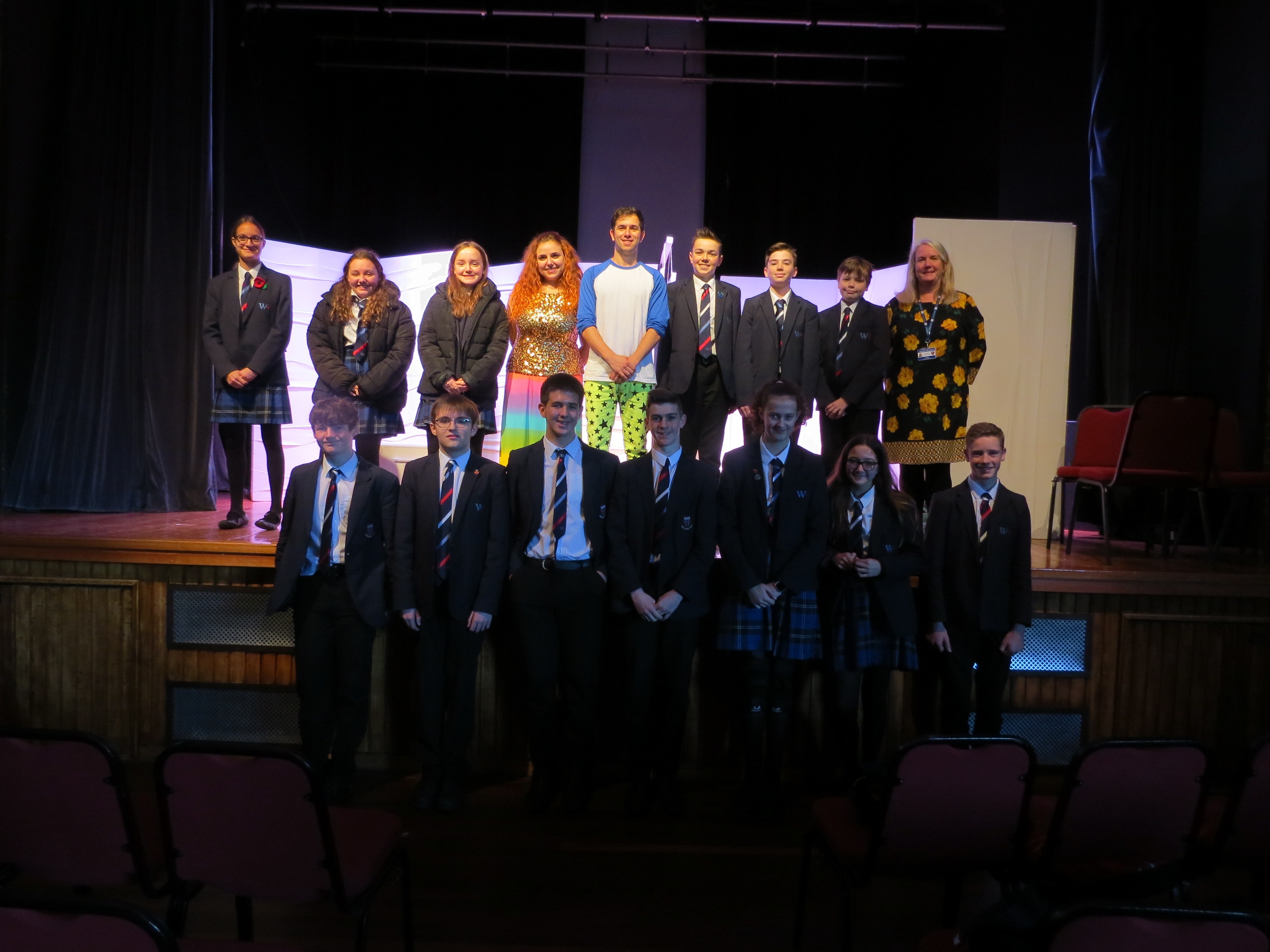 Woolmer%20Hill%20pupils%20with%20Onatti%20actors%202
