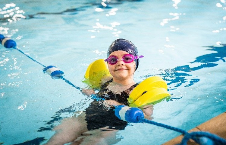 Badminton%20School%20Enables%20Swimming%20Lessons%20Throughout%20Summer.jpg