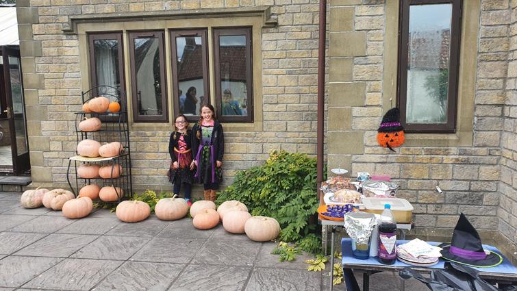 Ellie%20and%20Maisie%20Frost%20Pumpkin%20and%20cake%20charity%20sale%20Oct%202021