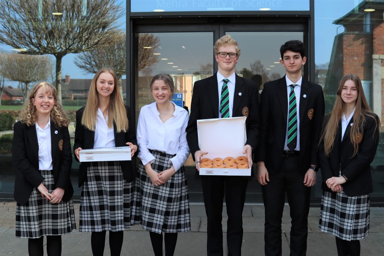 IMG_6408%20-%20Oakham%20School%20-%20The%20pupils%20who%20managed%20the%20fundraising