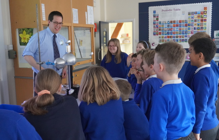 physics-masterclass-for-kingsholm-primary-school-pupils-isc