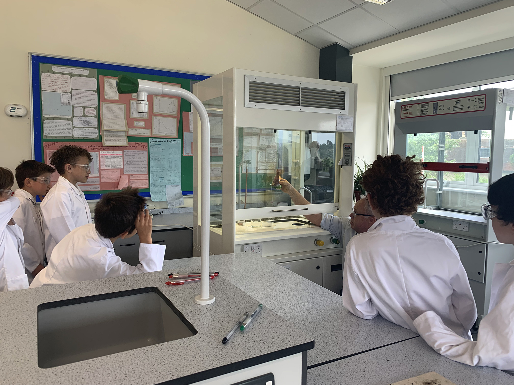 Bathampton%20Primary%20School%20Attend%20a%20Chemistry%20Workshop%20at%20King%20Edward's%20School%2C%20Bath
