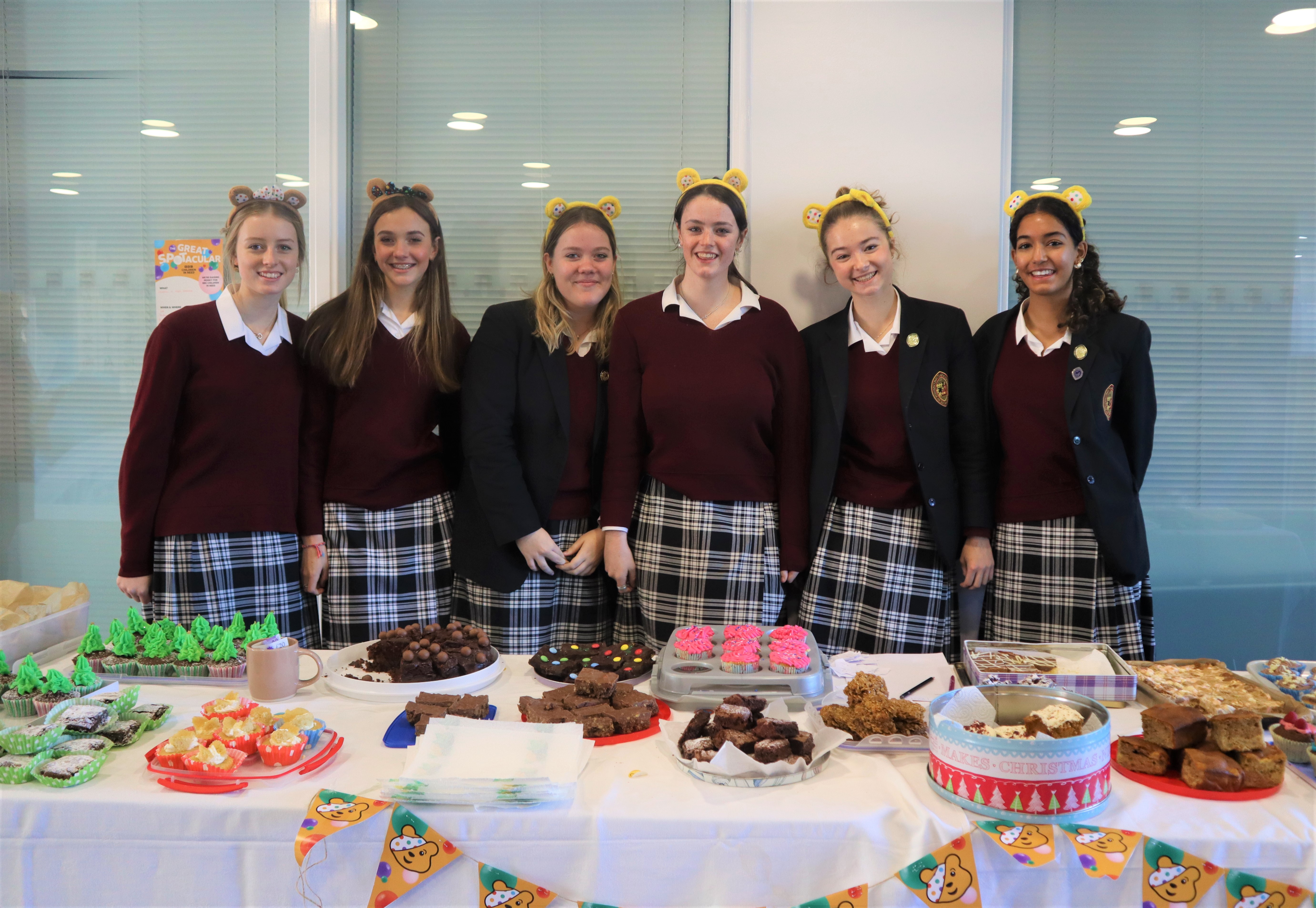 Oakham%20School%20-%20IMG_9246%20-%20Hambleton%20pupils%20during%20the%20Children%20in%20Need%20bake%20sale