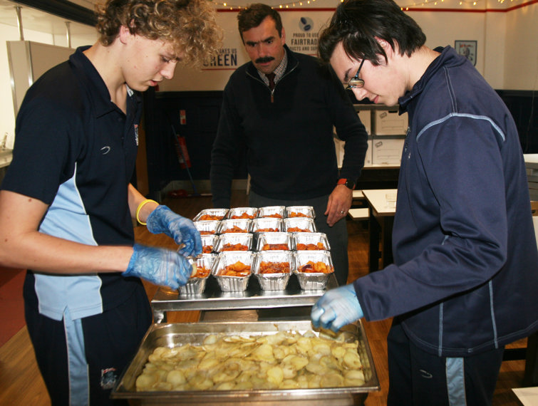 Feeding%20communities%20students%20assembling%20meals%20Dec%202022