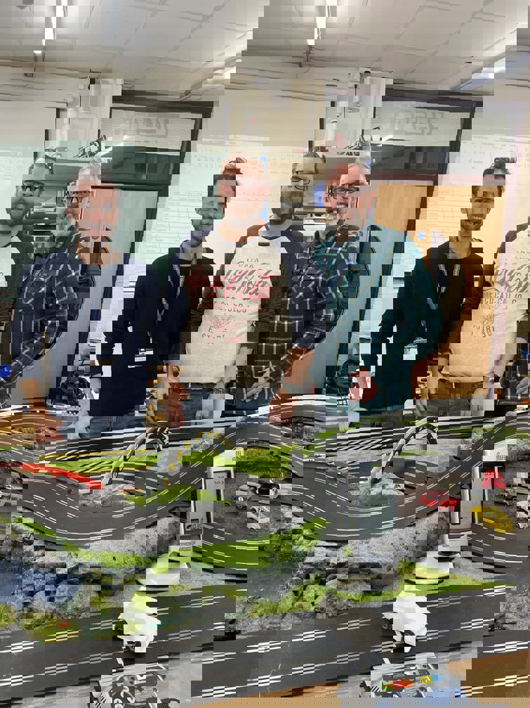 FsETcOXWcAEy4Lz