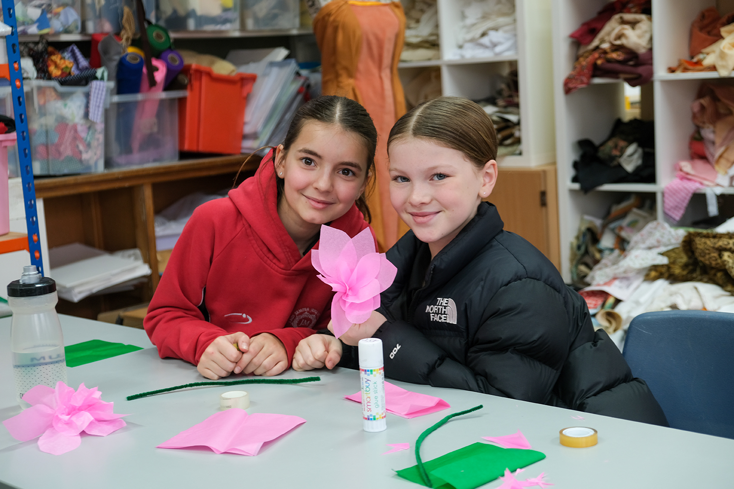 Year%206%20making%20flowers%20for%20gifts%20for%20neighbours