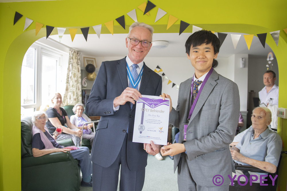 MarvinReceivesCertificateFromHighSheriff