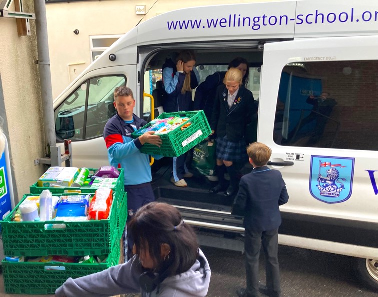 Harvest%20boxes%20to%20foodbank