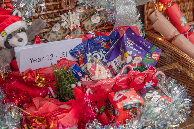 christmas hampers 2023 103