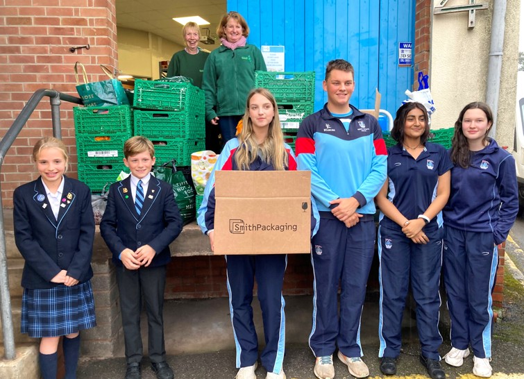 Harvest%20donations%20to%20Taunton%20Foodbank