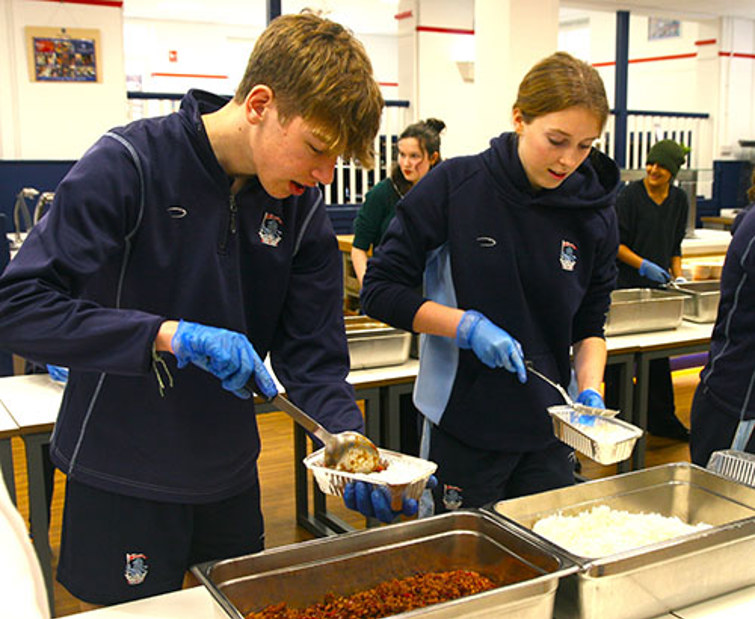Feeding%20communities%20students%20packaging%20meals%20500